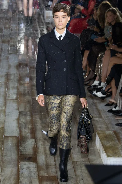 Look 25